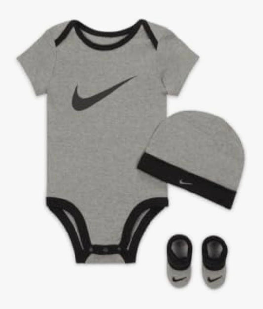Nike 3-Piece Newborn Set