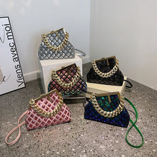 Cargar imagen en el visor de la galería, Bussin!!! Designer Thick Chain Clutch Cross body Handbag IAMQUEEN FASHION
